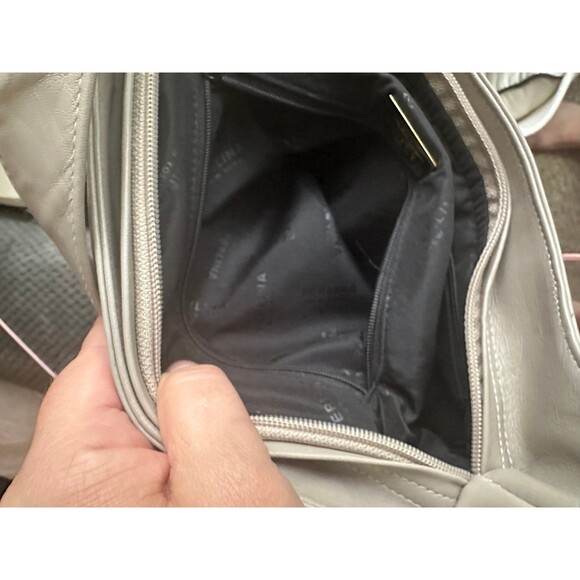 Vintage mint condition Perlina New York genuine leather handbag gold detailing - Picture 6 of 10